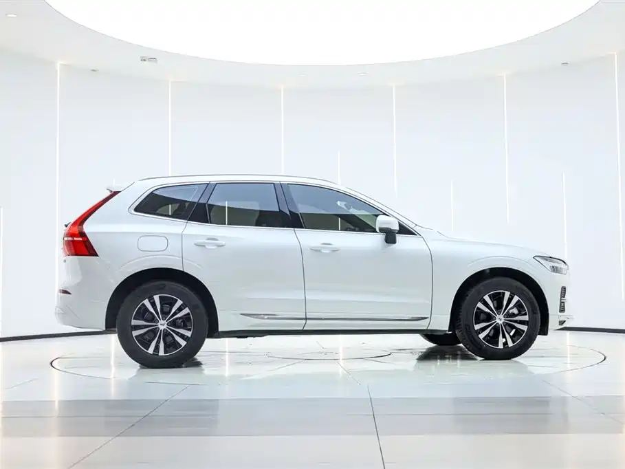 Volvo XC60 2025 B5 Luxury