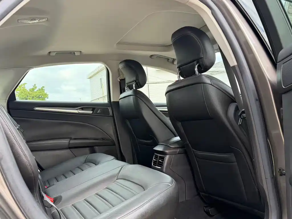 Ford Mondeo — миниатюра 7