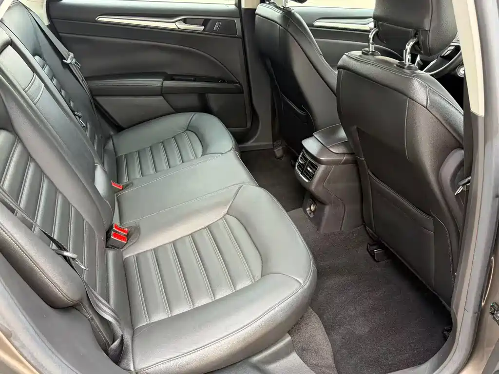 Ford Mondeo — миниатюра 8