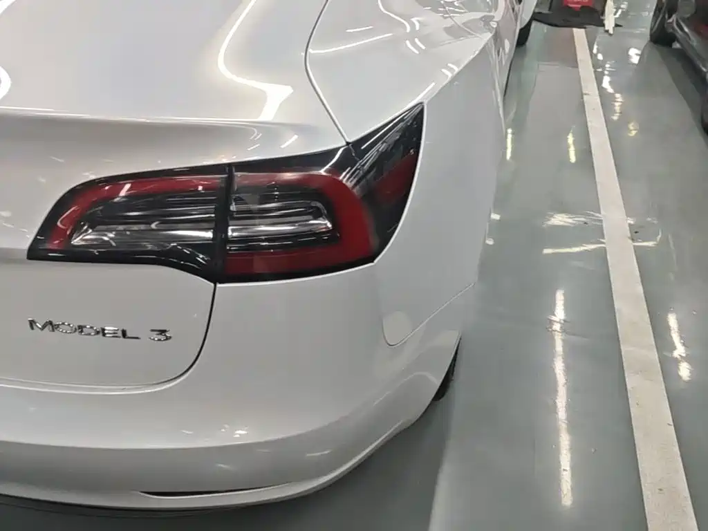 Tesla Model 3 — миниатюра 8
