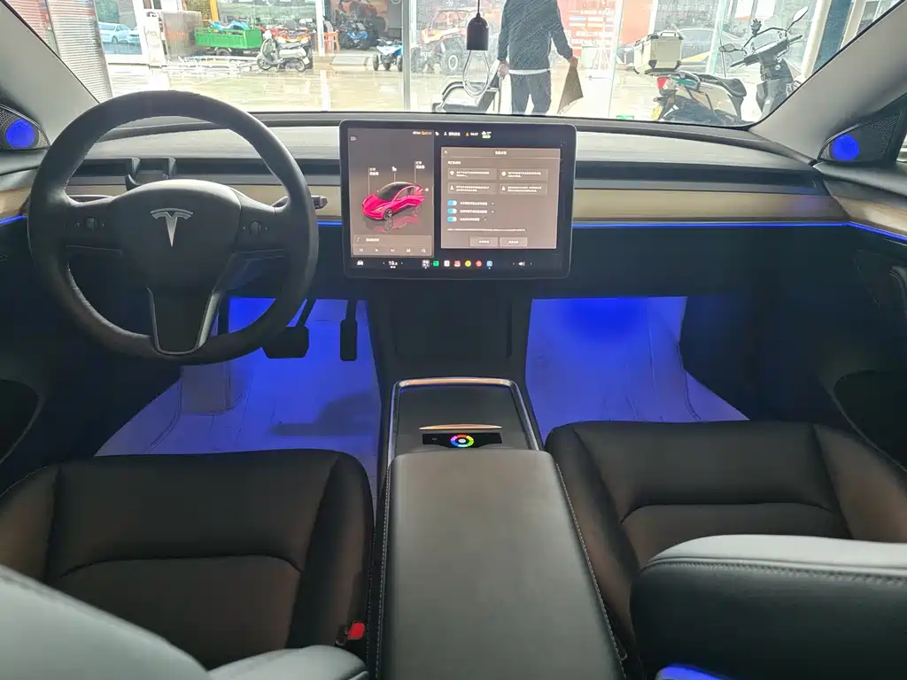 Tesla Model 3 — миниатюра 11