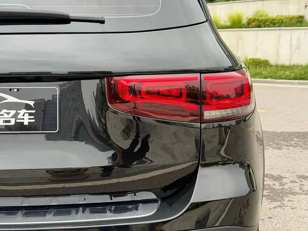 Mercedes-Benz GLB — миниатюра 11