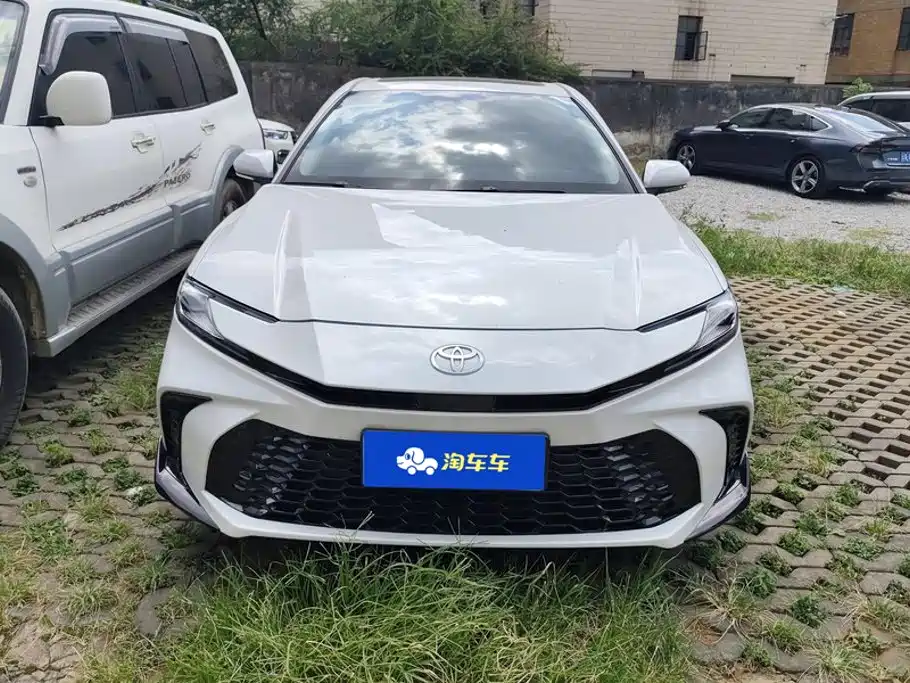 Toyota Camry — миниатюра 2