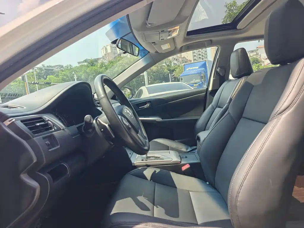 Toyota Camry — миниатюра 7