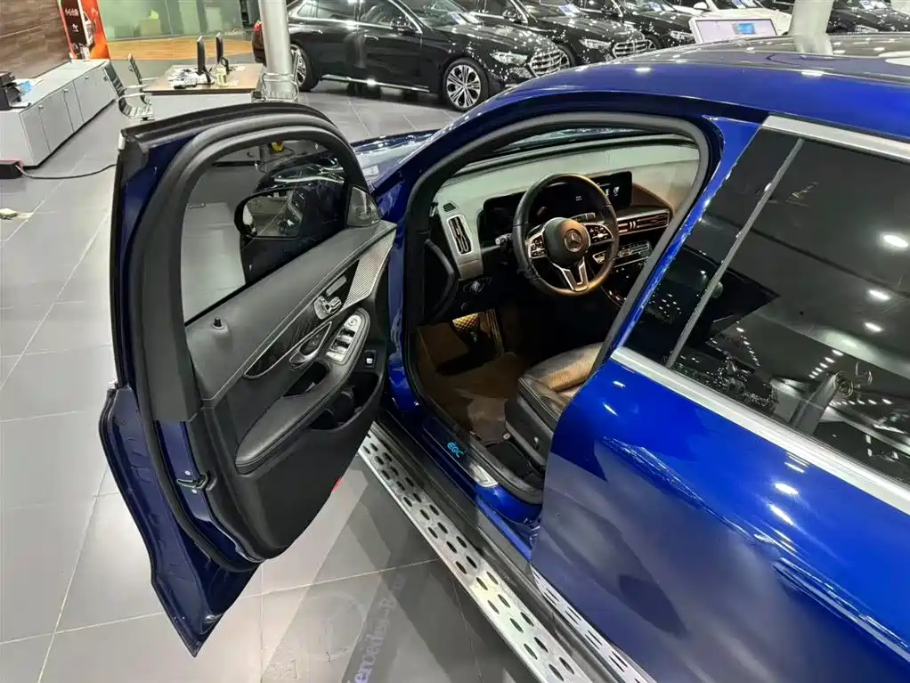 Mercedes-Benz EQC — миниатюра 13