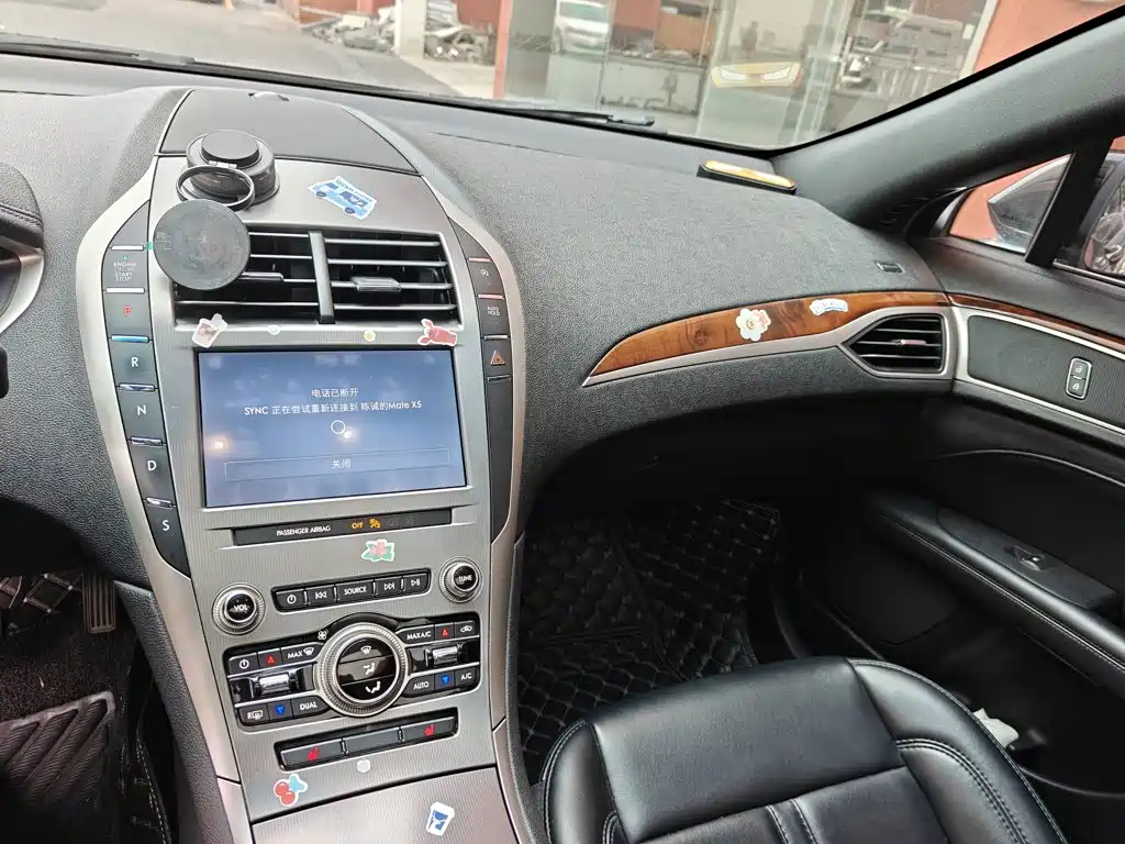 Lincoln MKZ — миниатюра 9