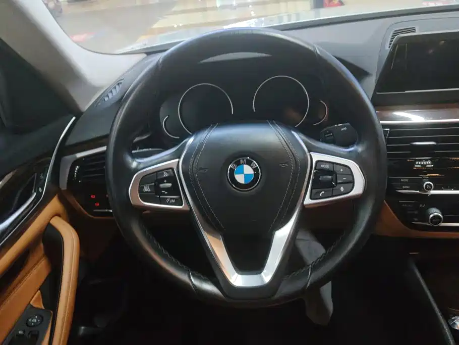 BMW 5 Series — миниатюра 15