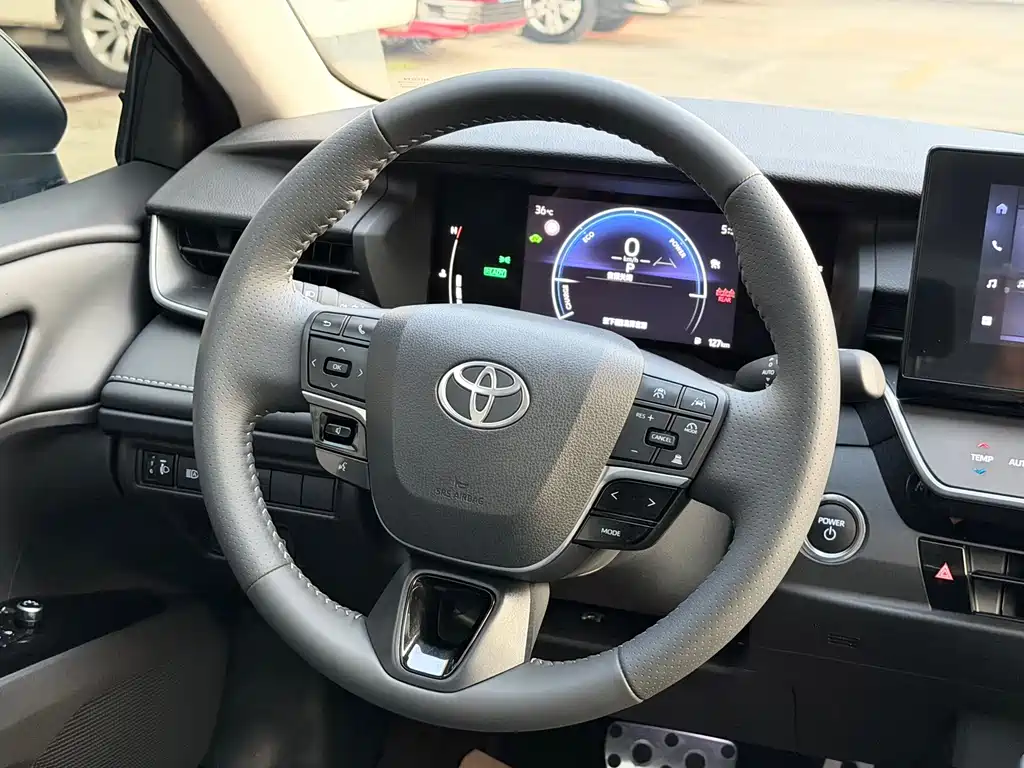 Toyota Camry — миниатюра 6
