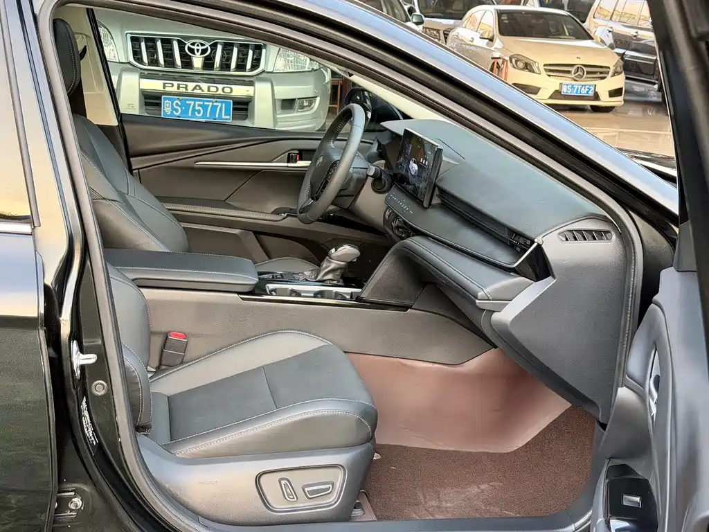 Toyota Camry — миниатюра 9