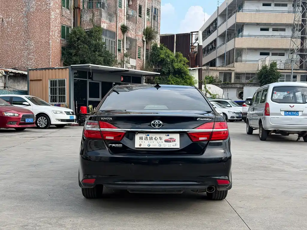 Toyota Camry — миниатюра 5