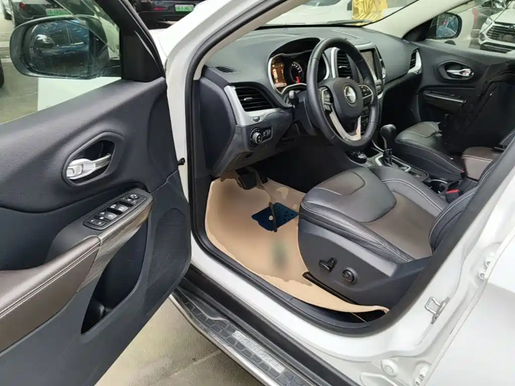 Jeep Cherokee — миниатюра 16