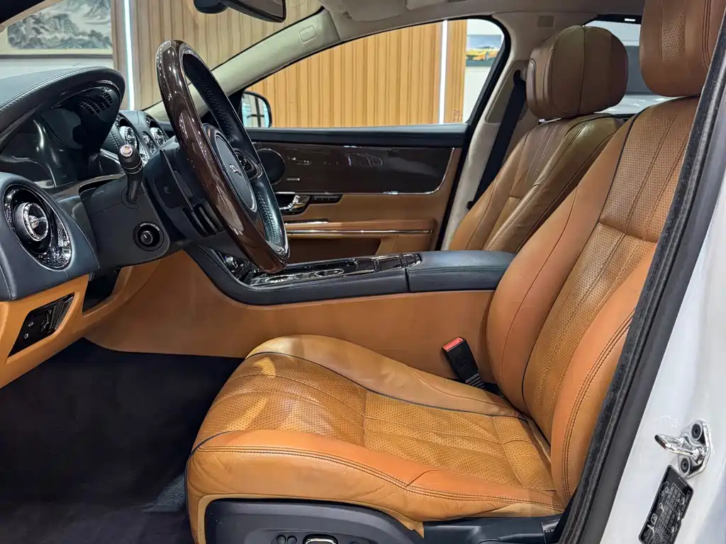 Jaguar XJ — миниатюра 8