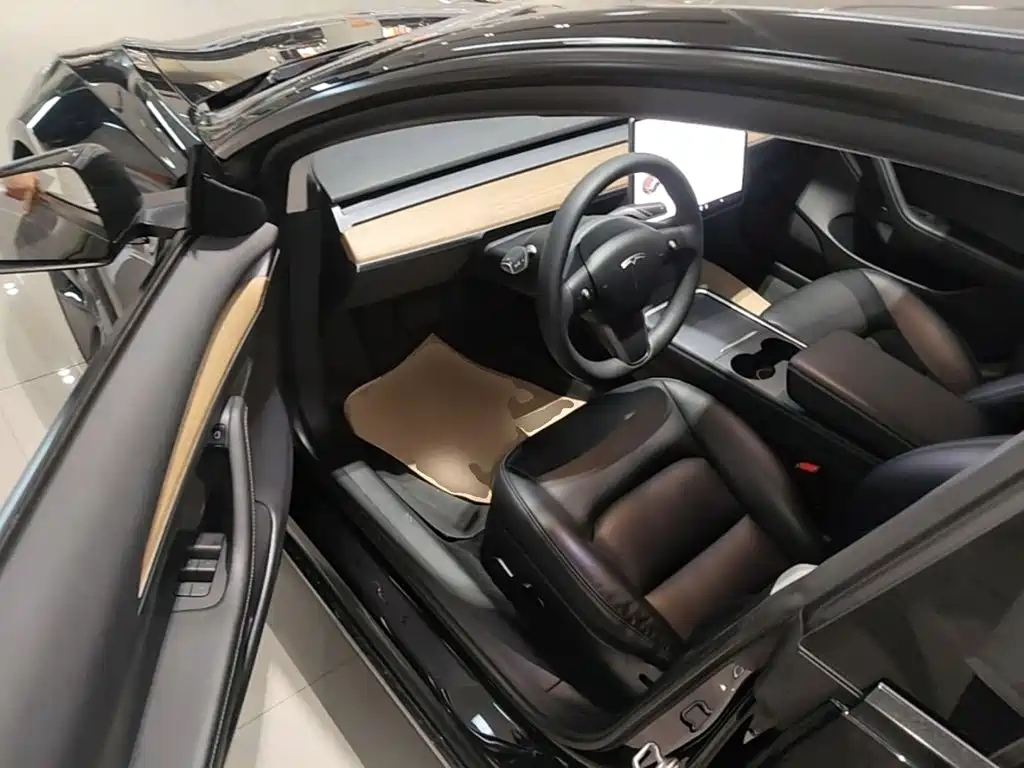 Tesla Model 3 — миниатюра 16