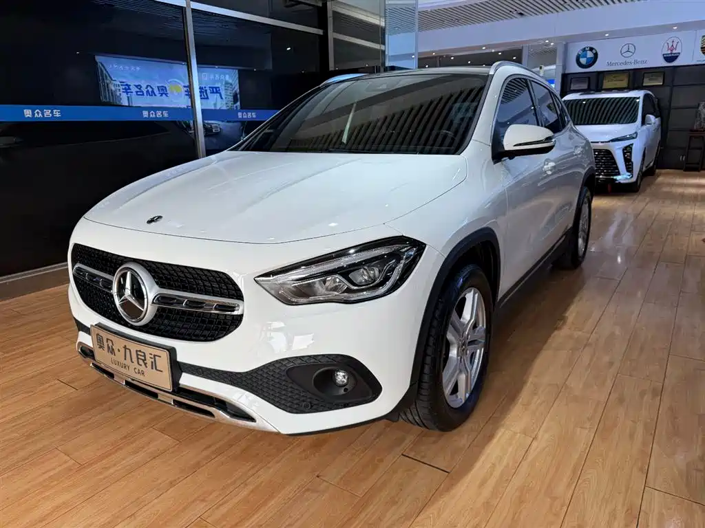 MERCEDES-BENZ GLA