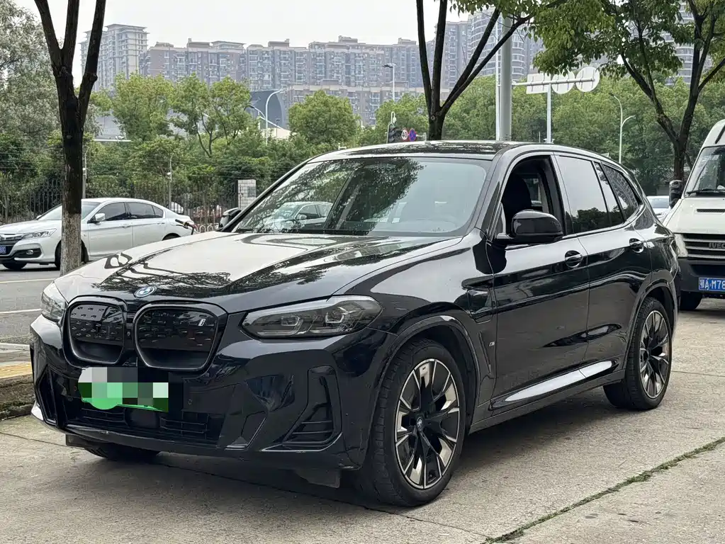 BMW iX3 2023