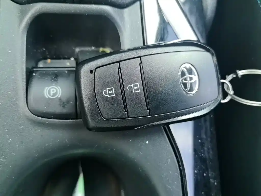 Toyota Corolla Cross — миниатюра 9