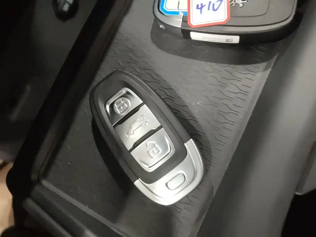 Hongqi E-QM5 2025 500km