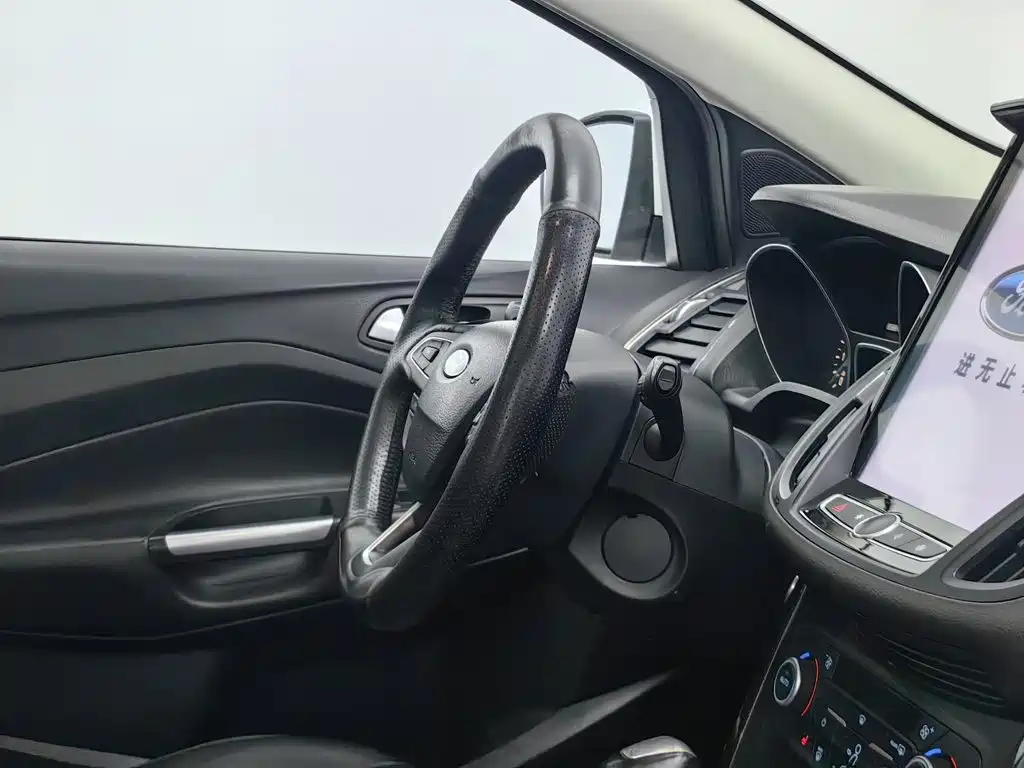 Ford Kuga — миниатюра 22