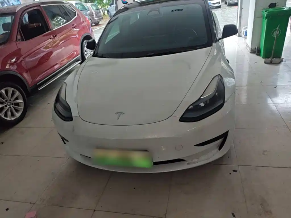 Tesla Model 3 — миниатюра 3