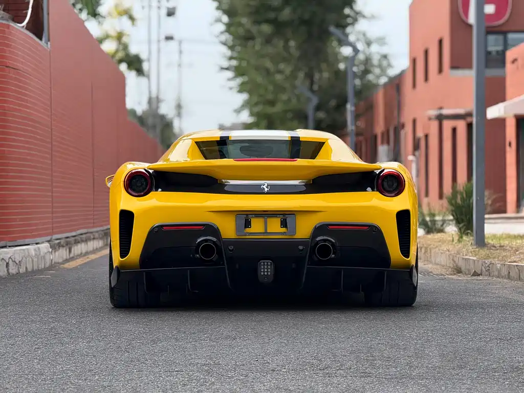 FERRARI 488