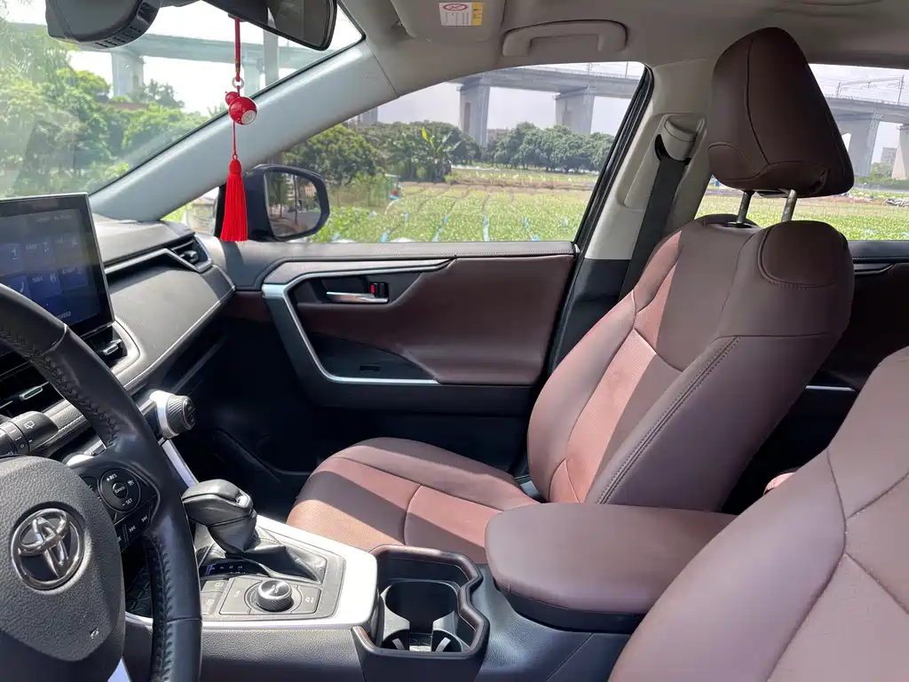 Toyota RAV4 — миниатюра 19