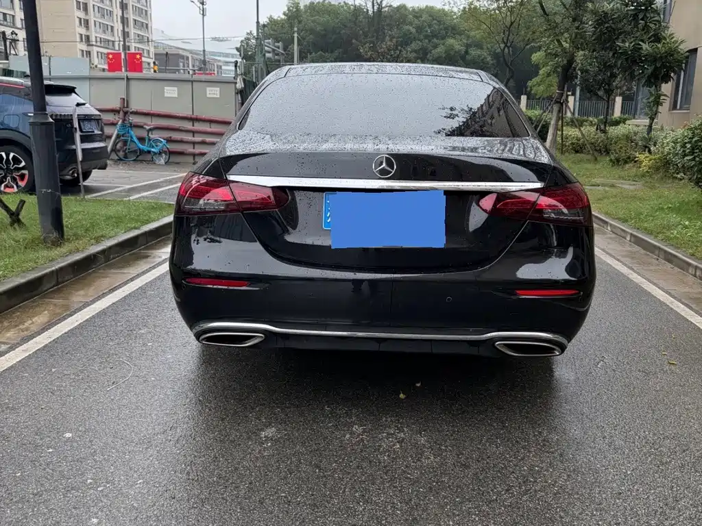 Mercedes-Benz E-Class — миниатюра 11