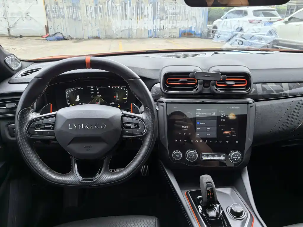 Lynk & Co 02 Hatchback — миниатюра 24