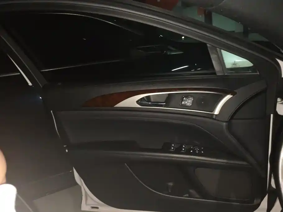 Lincoln MKZ — миниатюра 7
