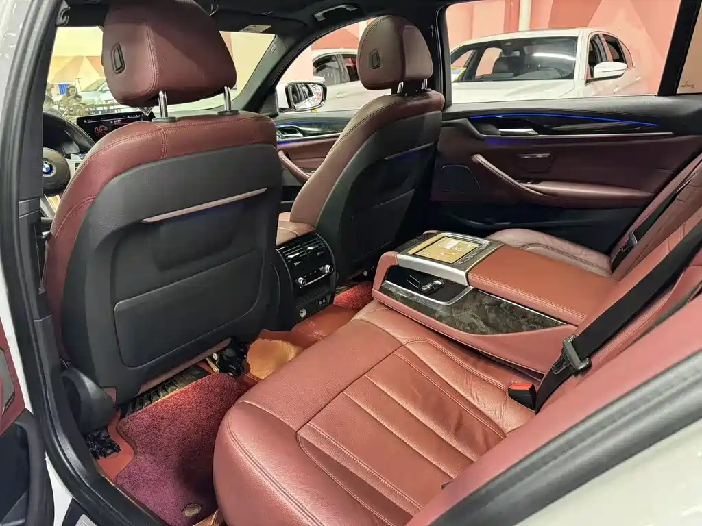 BMW 5 Series — миниатюра 3