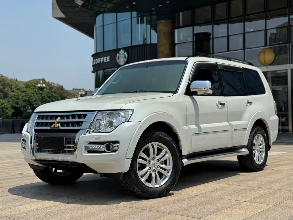 Mitsubishi Pajero (Import) 2020