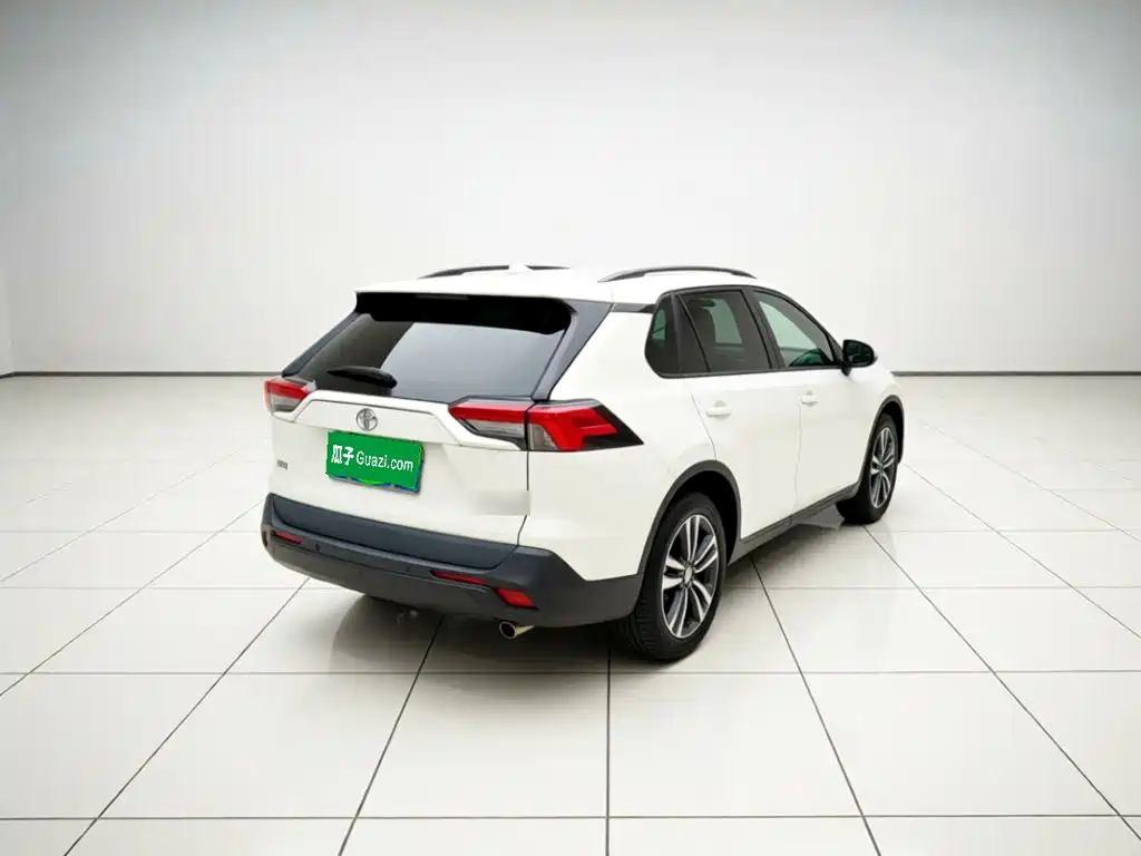 Toyota RAV4 — миниатюра 5