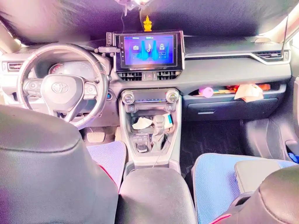Toyota RAV4 — миниатюра 10
