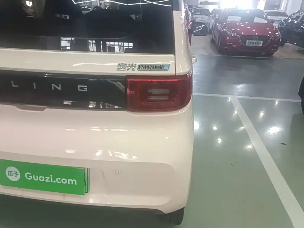 Wuling MINIEV — миниатюра 8