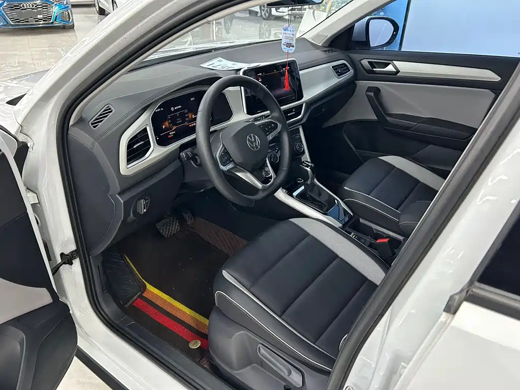 Volkswagen T-Roc 2023 280TSI DSG
