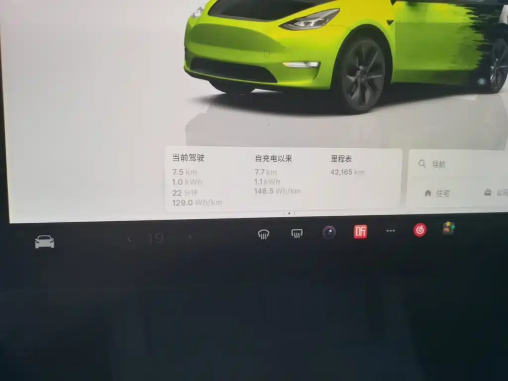 Tesla Model Y — миниатюра 12