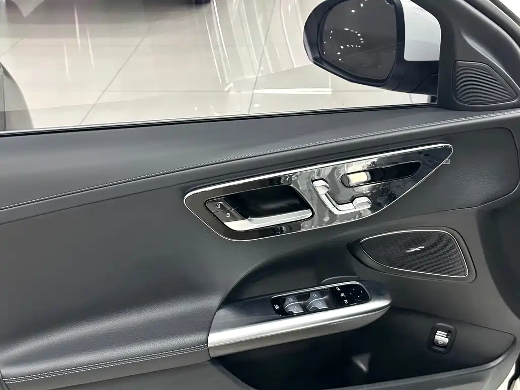 Mercedes-Benz C-Class — миниатюра 33