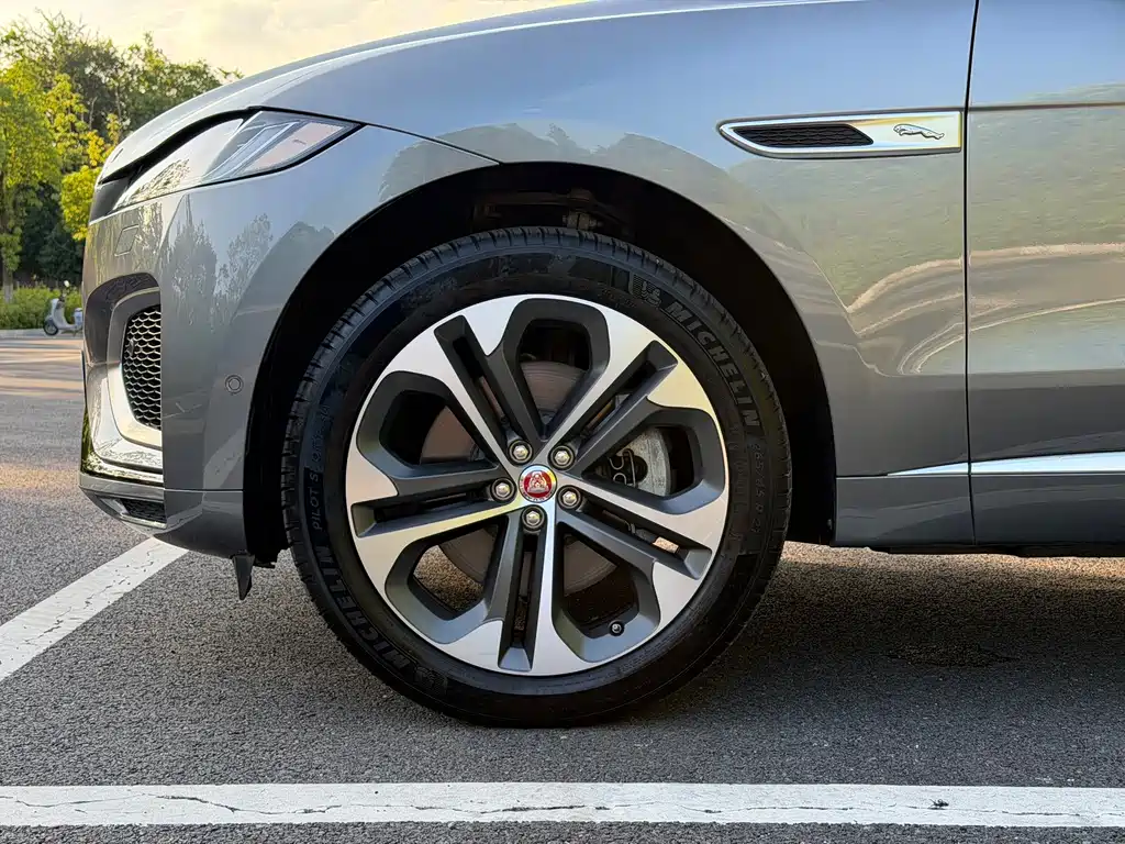 Jaguar F-PACE — миниатюра 17
