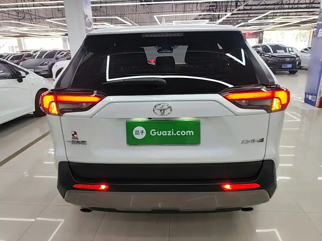 Toyota RAV4 — миниатюра 6