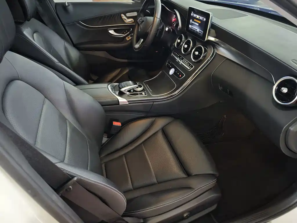 Mercedes-Benz C-Class — миниатюра 6