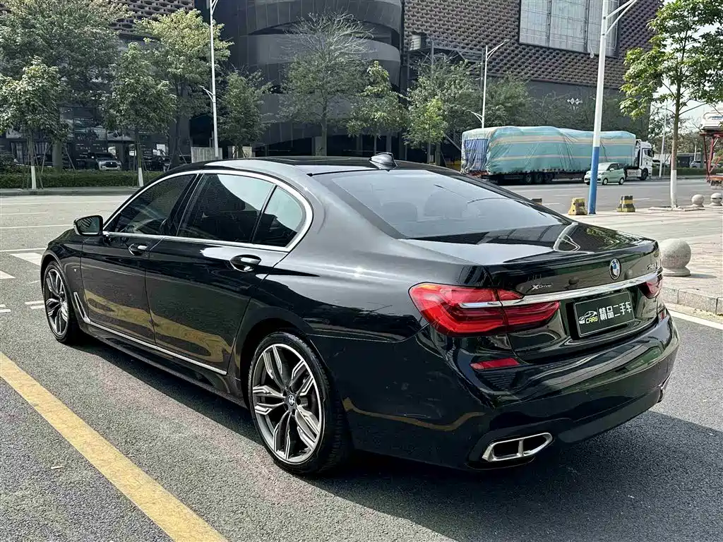 BMW 7 SERIES