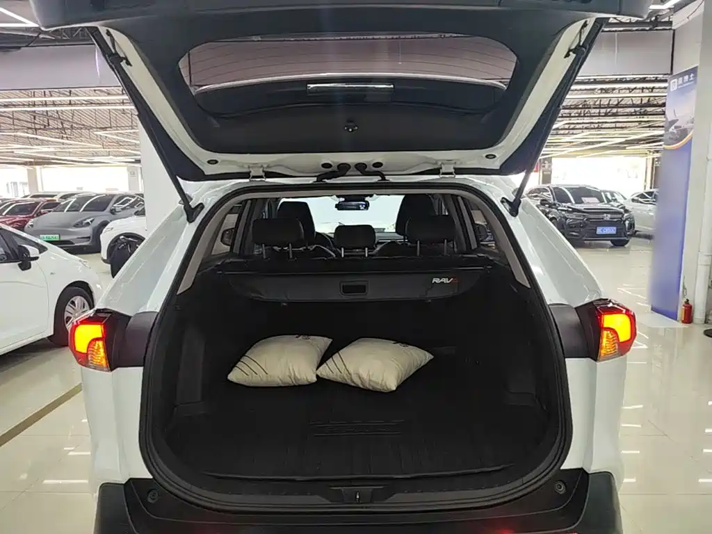 Toyota RAV4 — миниатюра 19