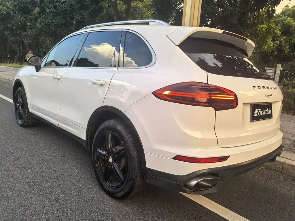 Porsche Cayenne — миниатюра 7
