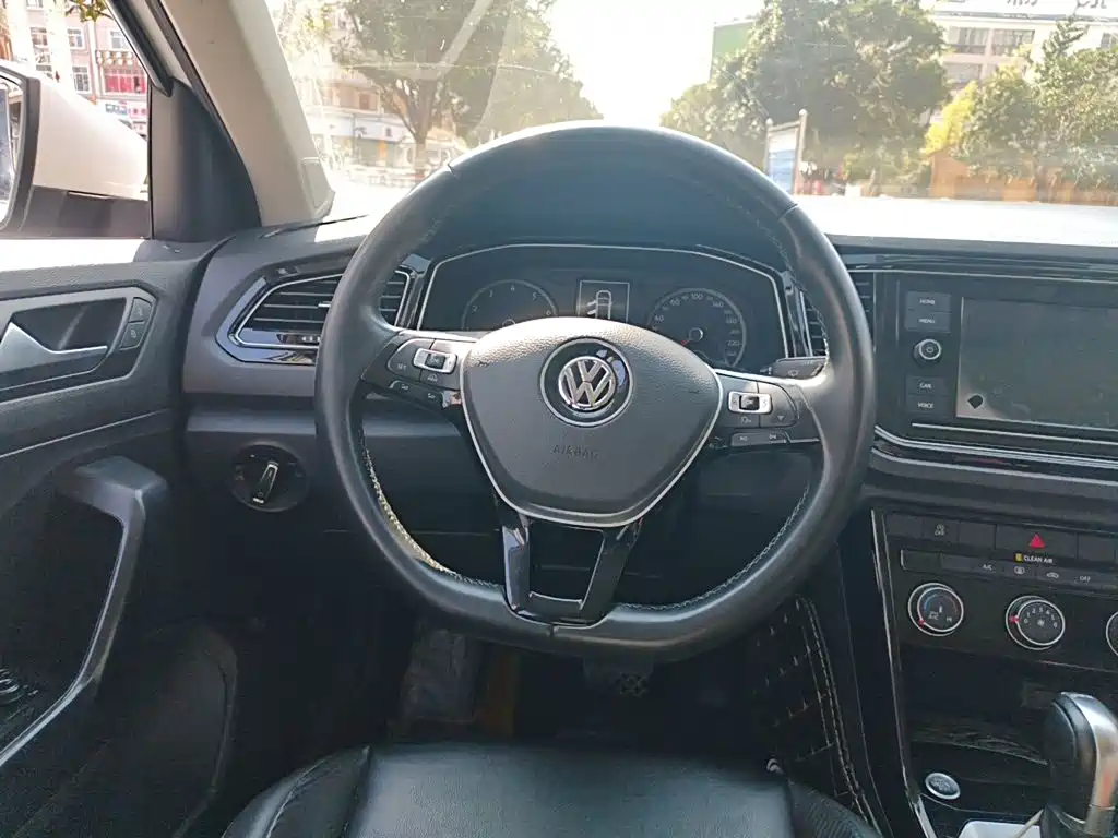 Volkswagen T-Roc — миниатюра 6
