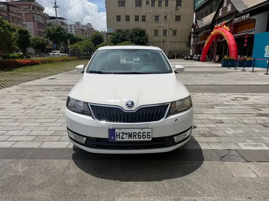 Skoda Rapid 1.6L Auto Smart Select Type, фото 2