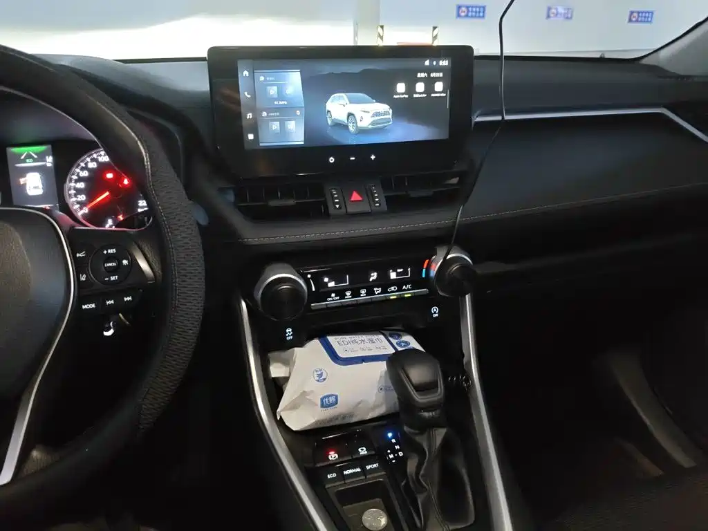 Toyota RAV4 — миниатюра 14