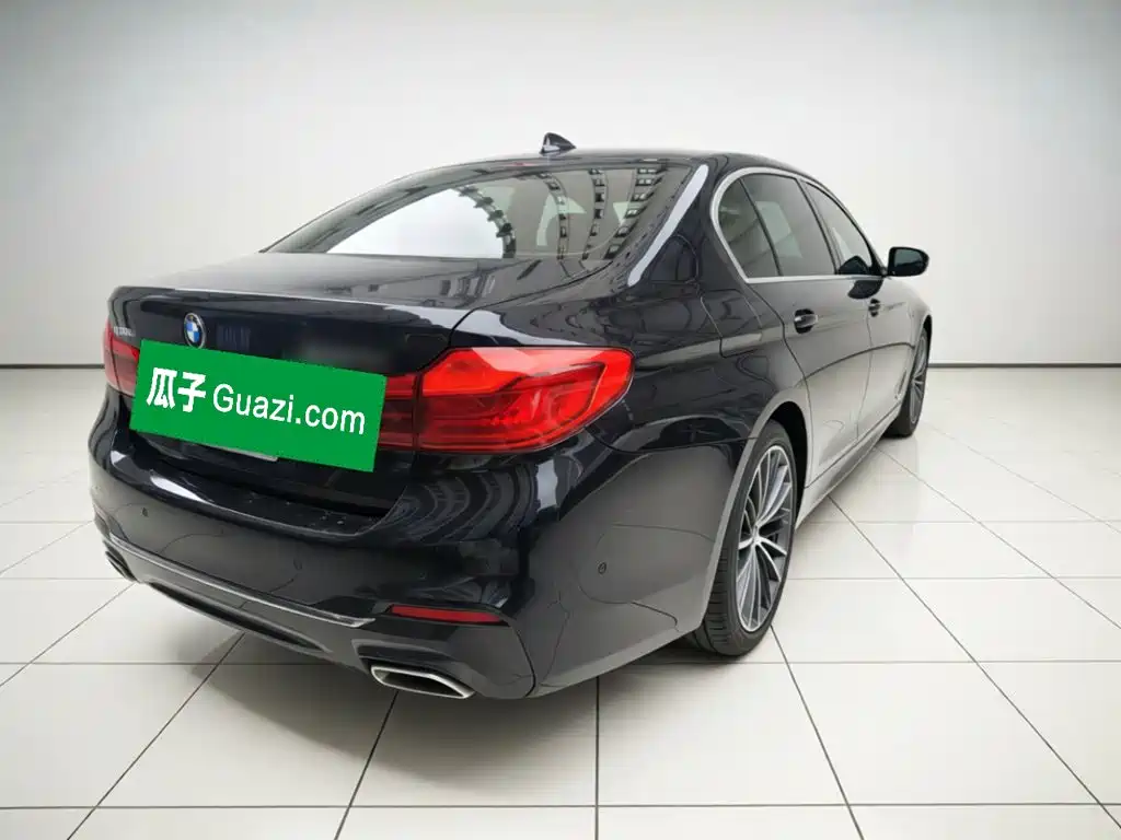 BMW 5 Series — миниатюра 4