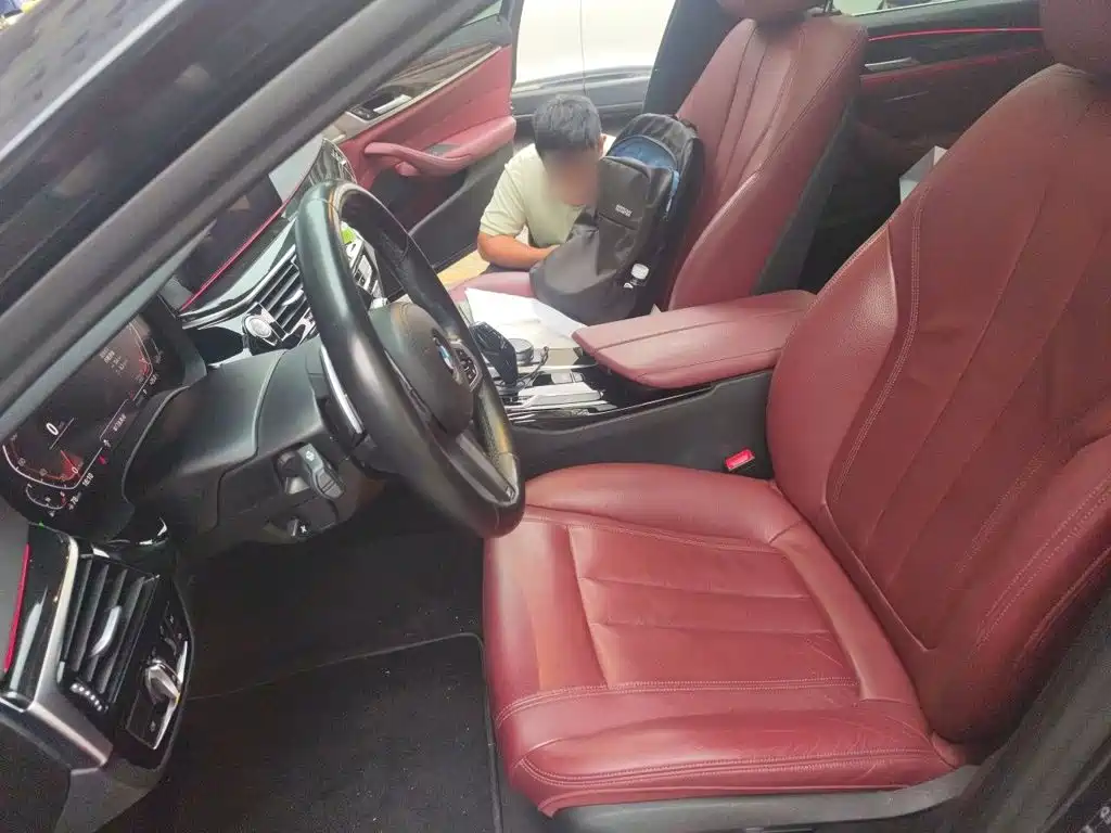 BMW 5 Series — миниатюра 11