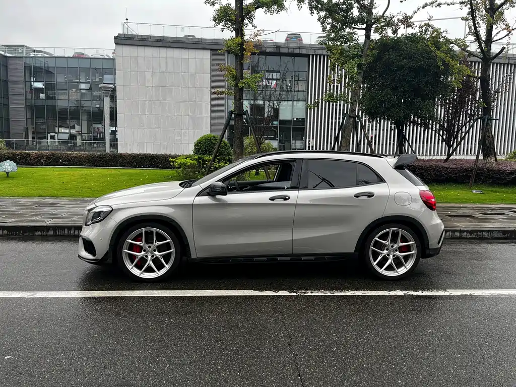 Mercedes-Benz GLA AMG — миниатюра 8