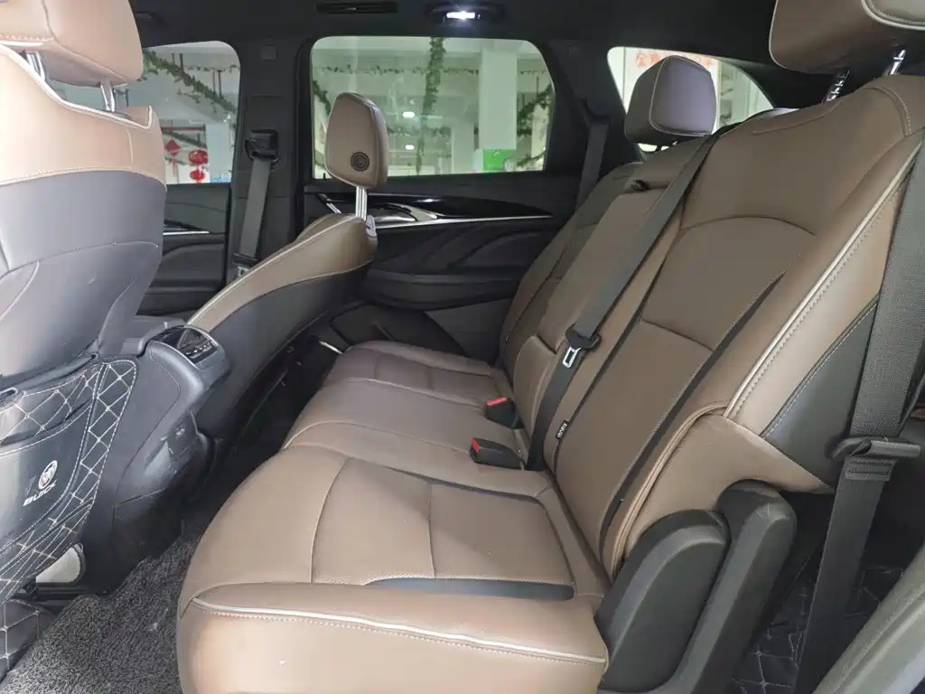Buick Enclave — миниатюра 17