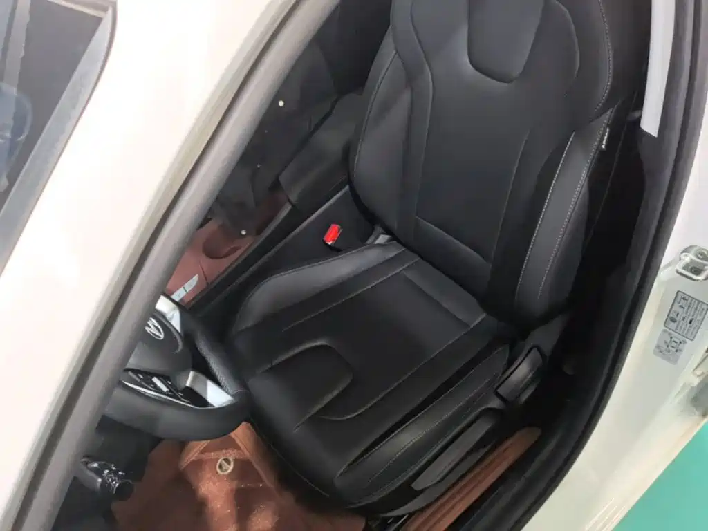 Hyundai Elantra — миниатюра 15